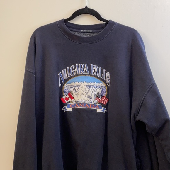 Brandy Melville Niagara Falls Erica Sweatshirt - Picture 2 of 5